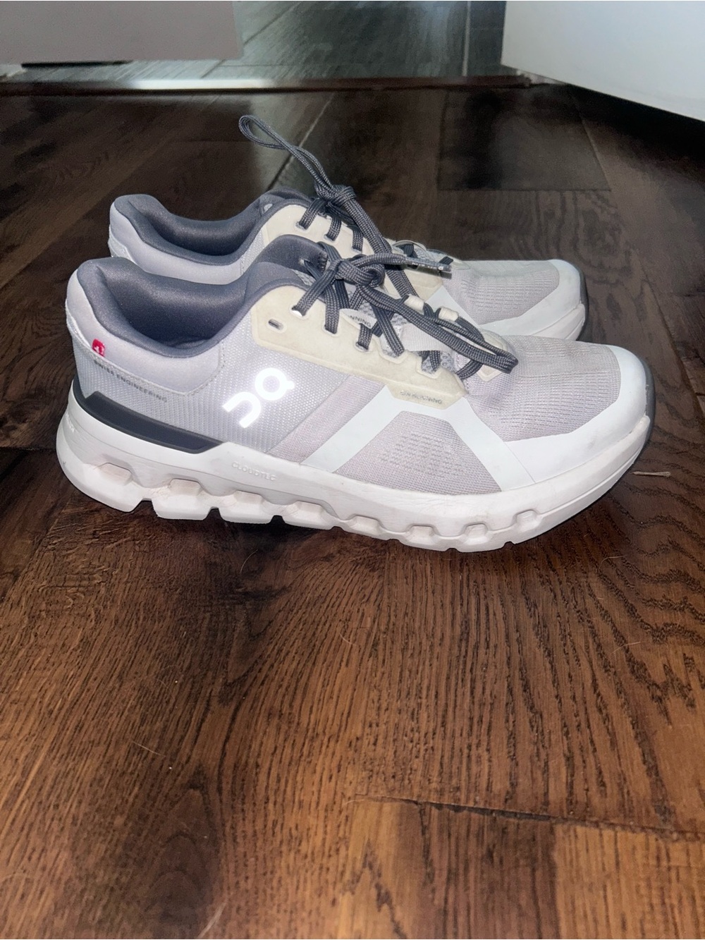 On Running Cloudrunner Running Shoes - Light Gray & White